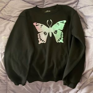 Pullover crew neck top butterfly